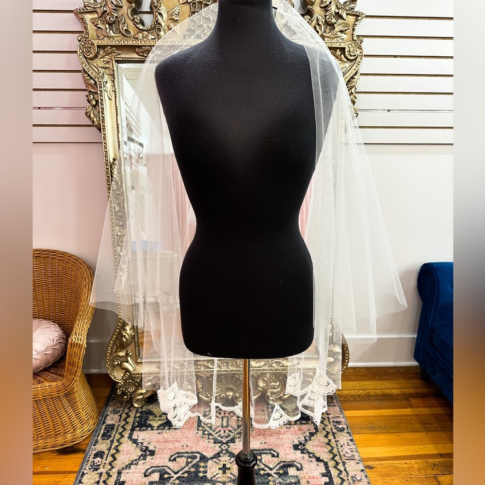 Brand New Beautiful Boho Veil, New Ivory 42 x 60” Veil, wedding veil, new